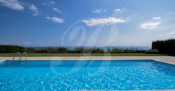 Maßgeschneiderte 250qm Villa mit Pool und Ausblick aufs Meer
