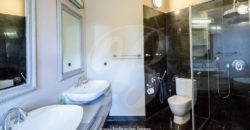 Maßgeschneiderte 250qm Villa mit Pool und Ausblick aufs Meer