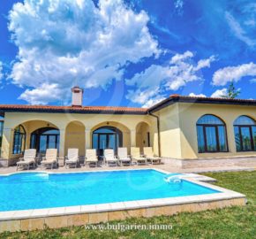 Wunderschöne 5-Zimmer-Villa mit Pool und atemberaubendem Meerblick