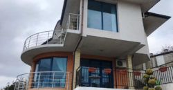 Zweistöckiges möbliertes Haus mit Meerblick in der Nähe von Albena Resort