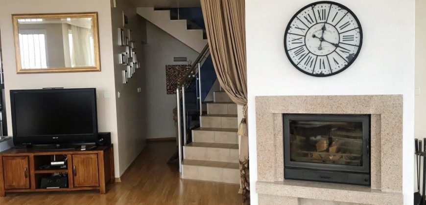 Zweistöckiges möbliertes Haus mit Meerblick in der Nähe von Albena Resort