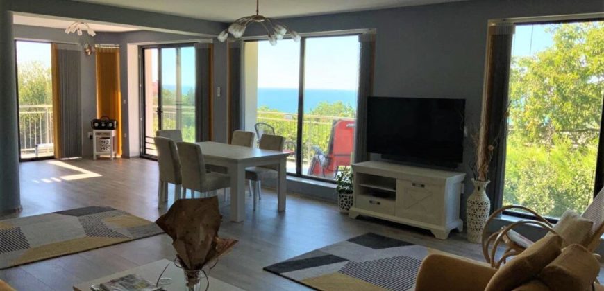 Dreistöckiges Haus in einem Feriengebiet zwischen Balchik und Albena Resort