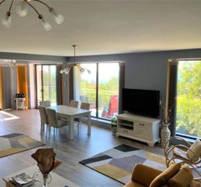 Dreistöckiges Haus in einem Feriengebiet zwischen Balchik und Albena Resort