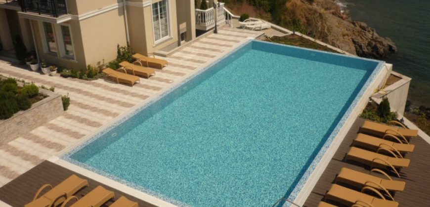 Elite House befindet sich in einer einzigartigen Lage an der ersten Küstenlinie