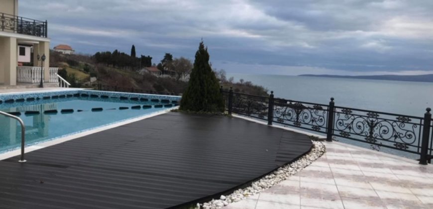 Elite House befindet sich in einer einzigartigen Lage an der ersten Küstenlinie