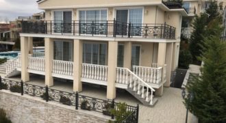 Elite House befindet sich in einer einzigartigen Lage an der ersten Küstenlinie